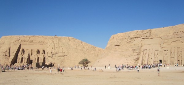 Links der große und rechts der kleine Tempel